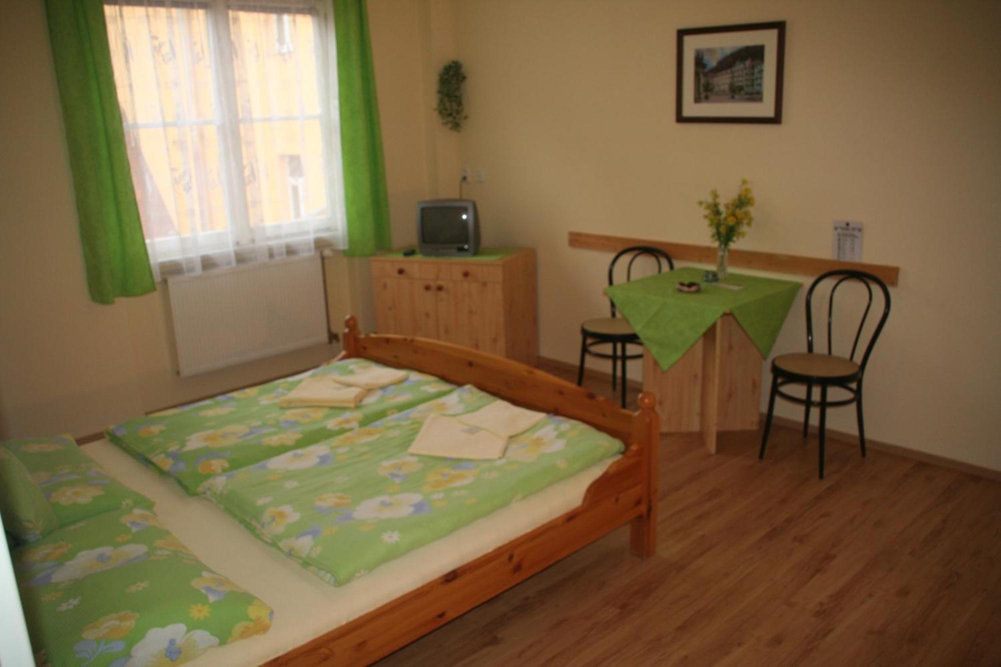 Hotel Chebsky Dvur - Egerlander Hof à Karlovy Vary Extérieur photo