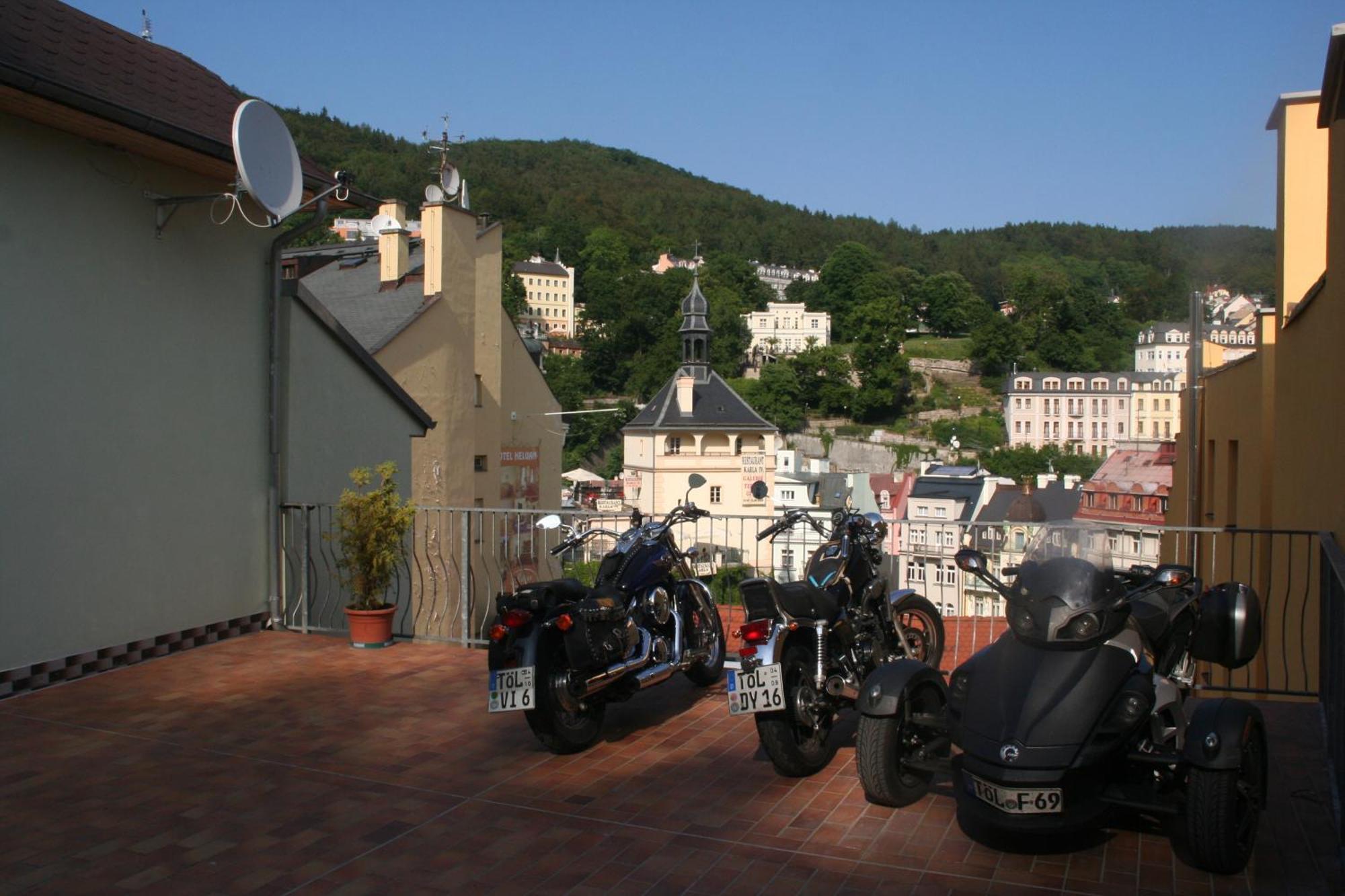 Hotel Chebsky Dvur - Egerlander Hof à Karlovy Vary Extérieur photo